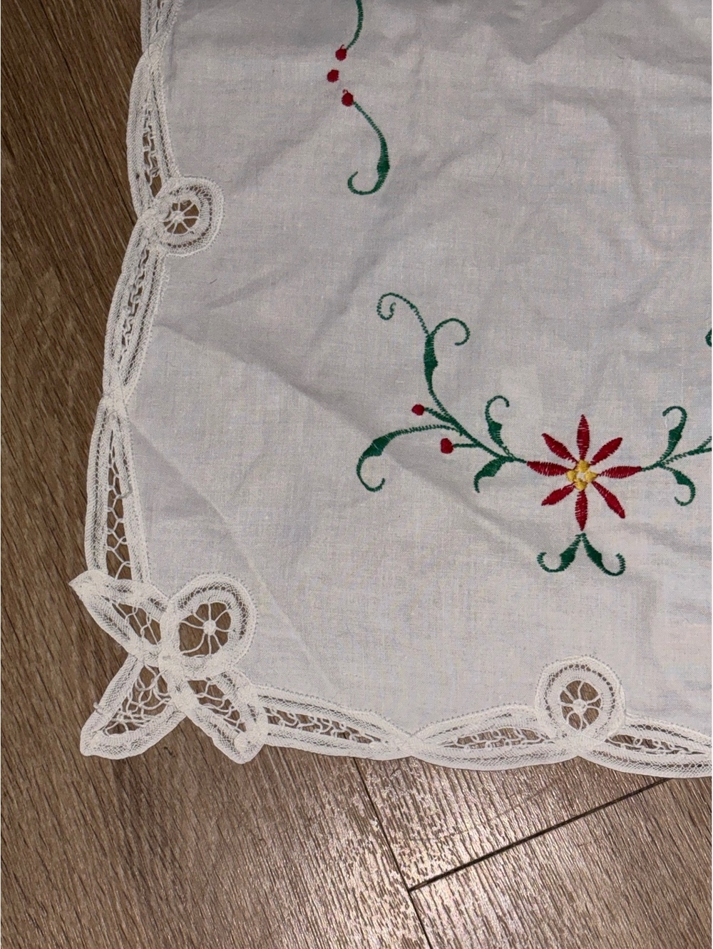Vintage Embroidered Battenberg Lace Table Runner 42” D197